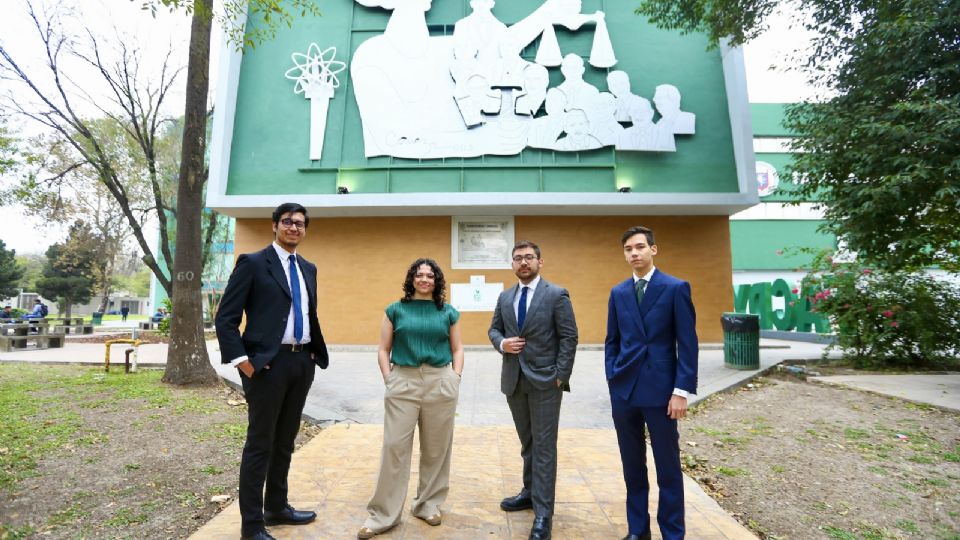 Los estudiantes de la UANL, representantes del equipo de Derecho, se preparan para competir en la final del XXI Concurso Interuniversitario de Arbitraje Comercial Internacional en la Ciudad de México.