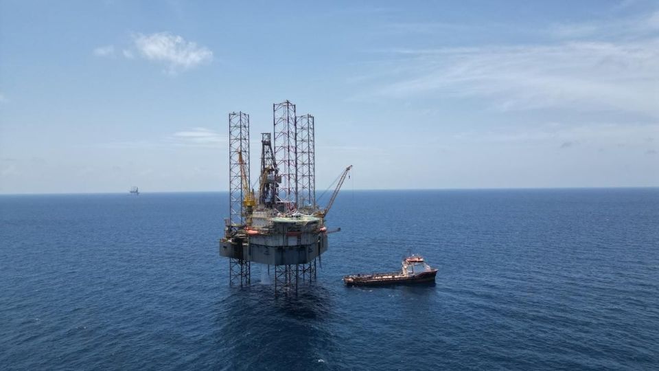 Trabajadores de Pemex denunciaron que 'piratas' armados los asaltaron.