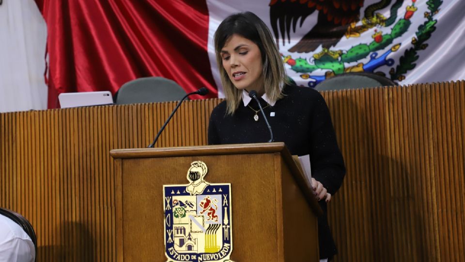 Claudia Caballero Chávez, diputada del PAN, propone un exhorto a las autoridades estatales para intensificar las acciones de seguridad y fortalecer la coordinación entre municipios ante el aumento de feminicidios en Nuevo León.