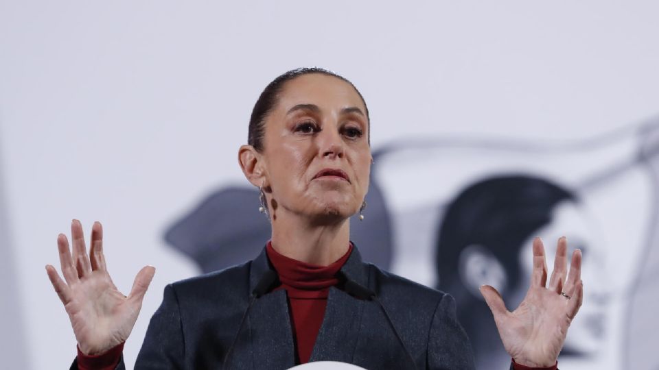 La presidenta de México, Claudia Sheinbaum, habla durante una rueda de prensa este miércoles, en el Palacio Nacional en Ciudad de México