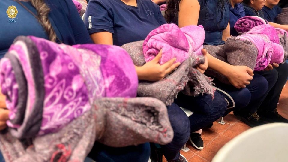 Las mujeres agradecieron a las autoridades penitenciarias por la entrega de las colchonetas y cobijas