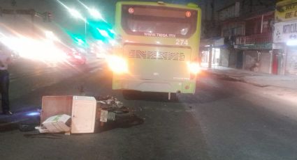 Motociclista muere al impactarse contra camión urbano en Guadalupe