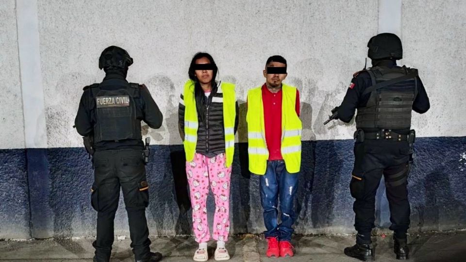 Los detenidos fueron identificados como Esmeralda “N” de 24 años y Carlos “N” de 23 años.