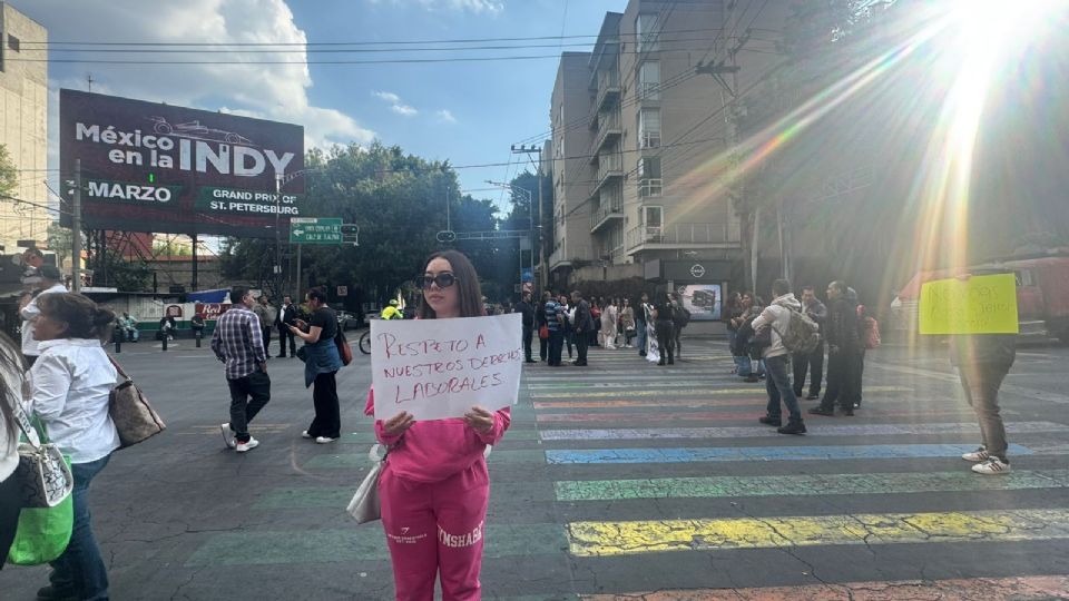 Realizan un bloqueo a la vialidad en el eje ocho Sur José Maria rico al cruce con la avenida Coyoacán.