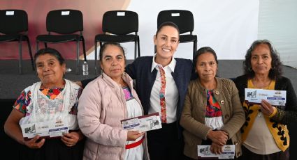 Pensión Mujeres Bienestar: Entrega Claudia Sheinbaum más de 500 tarjetas en Puebla