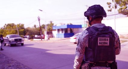 Detienen en Sinaloa a dos hombres que transportaban drogas y armas de fuego