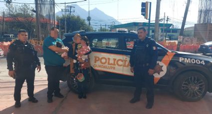 Niña de 2 años con tambor es rescatada por policías de Guadalupe, andaba solita en la calle