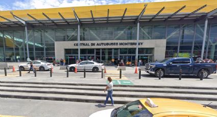 Muere hombre tras descender de autobús en la Central de Monterrey