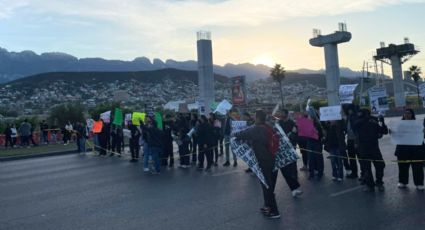 Protestan ciudadanos contra el tarifazo y bloquean principales avenidas de Monterrey