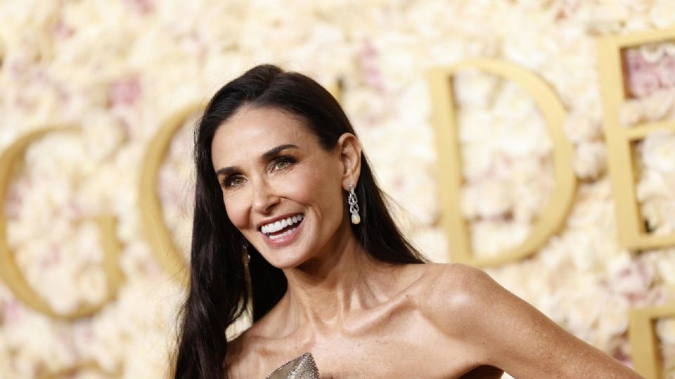 La actriz Demi Moore a su llegada a la gala de los Globos de Oro celebrada en Beverly Hills, California, Estados Unidos.