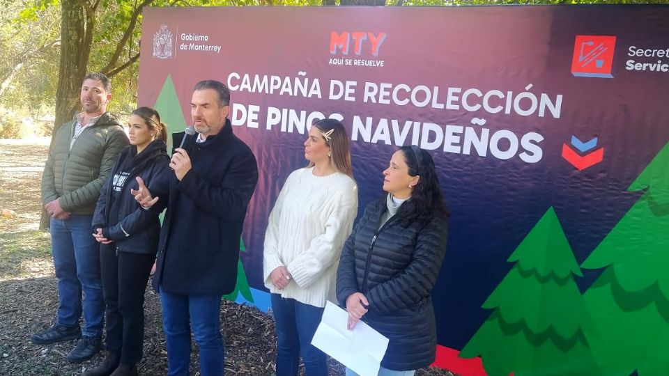 Adrián de la Garza Santos durante el arranque de la campaña de recolección de pinos, donde se informó sobre los avances en la recaudación del Predial y las acciones que beneficiarán a la ciudad.