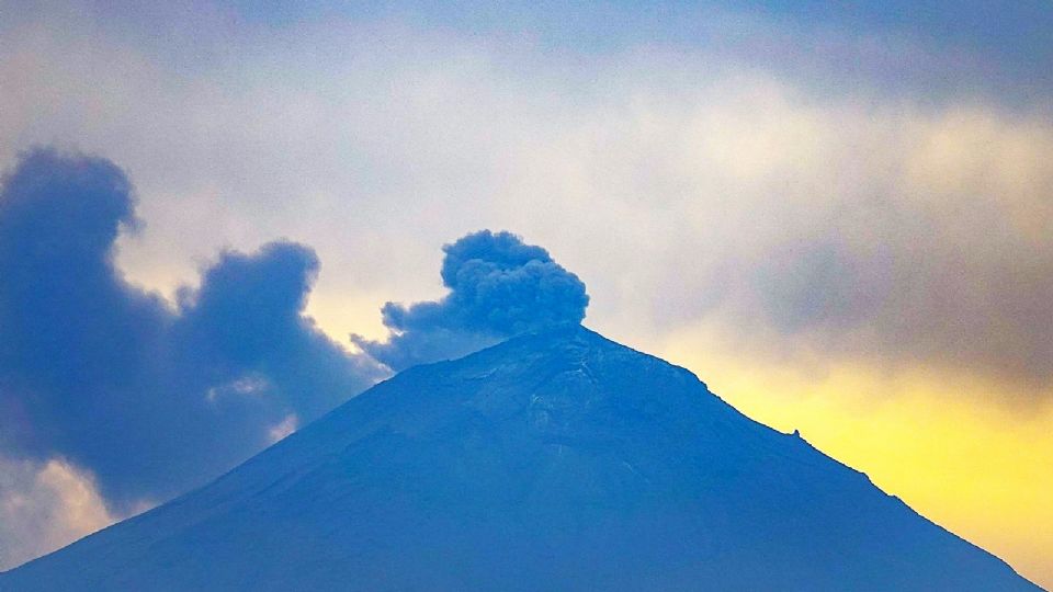 Autoridades informan sobre la actividad volcánica del Popocatépetl.