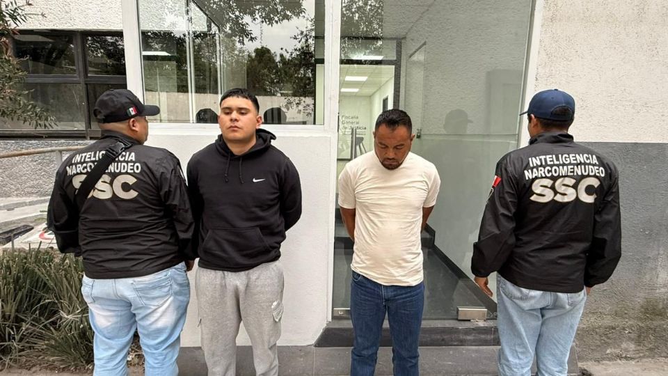 Informes policiales señalan que ambos sospechosos fueron vistos por los oficiales