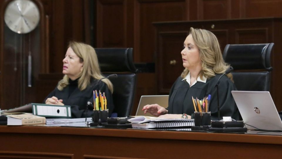 Yasmín Esquivel y Loretta Ortíz piden continuar con la elección judicial.