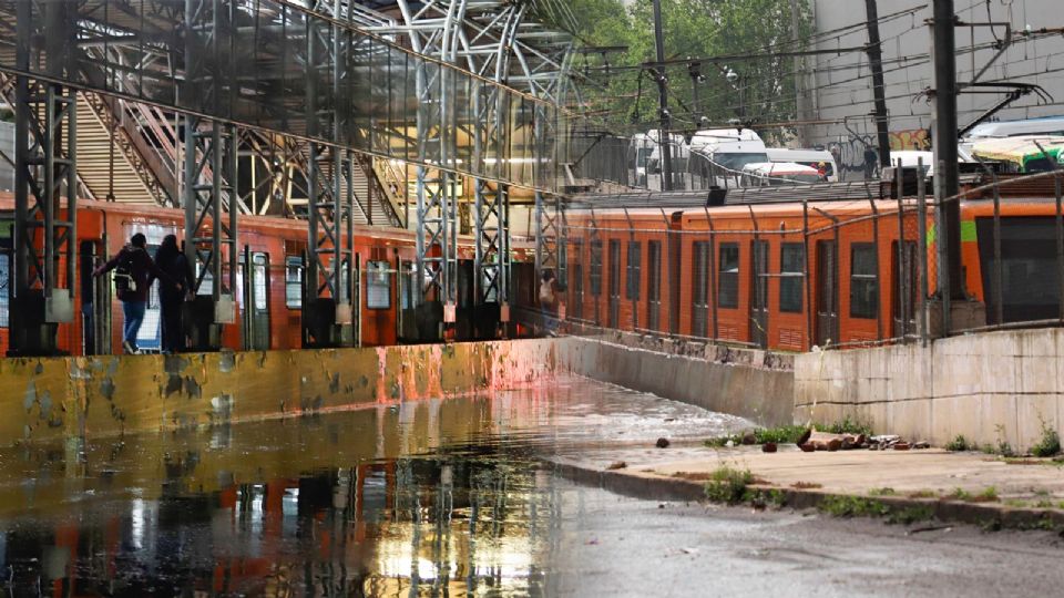 Lluvias suspenden servicio en Línea A.