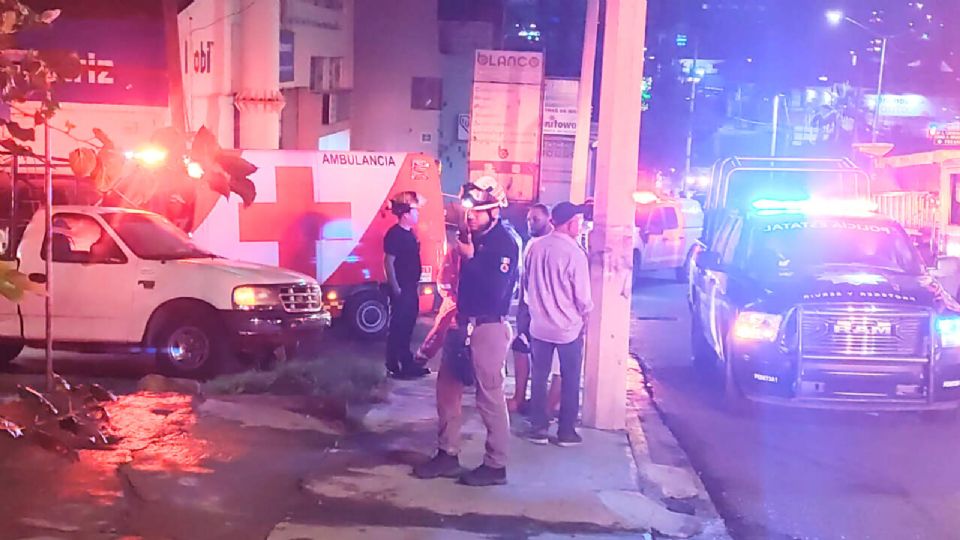 El incendio en la colonia Burócratas Municipales fue controlado por Bomberos y Protección Civil; cinco personas lograron evacuar sin lesiones.