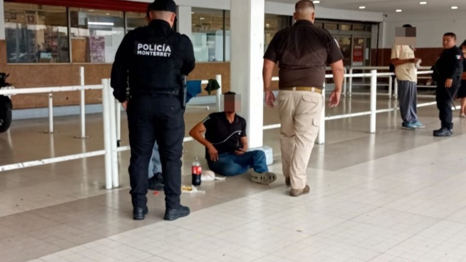 Seis migrantes, cuatro hondureños y dos haitianos, fueron asegurados por autoridades del INM y la Policía de Monterrey al no poder acreditar su estancia legal en México.