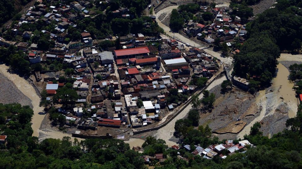 Debido a las intensas lluvias registradas en el norte del estado de Veracruz hasta este 12 de octubre se permitió establecer un puente aéreo en la localidad de Chauatán, municipio de Amatlán.