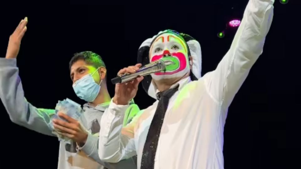 Durante su show en Puebla, Brincos Dieras donó 3 mil pesos a un joven con insuficiencia renal y promovió una colecta entre el público.