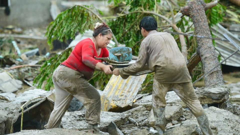 Protección Civil dice que hay 10 comunidades a las que no se ha podido llegar por vía terrestre y aérea.