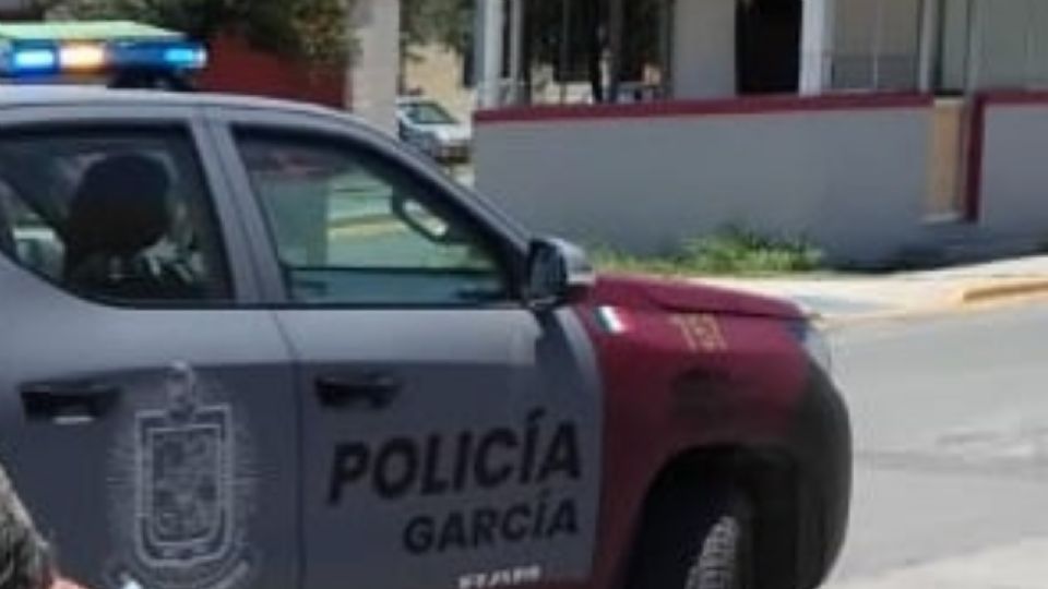 Policías municipales de García aseguraron el arma y detuvieron al presunto agresor tras una persecución y balacera en la Colonia Valle de San Blas.