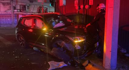 Mujer resulta lesionada en choque del Centro de Monterrey