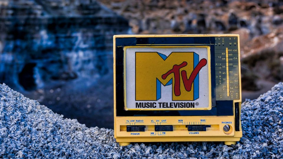 El fin de MTV no solo cierra un canal; cierra una etapa histórica de la música, la televisión y la cultura pop.