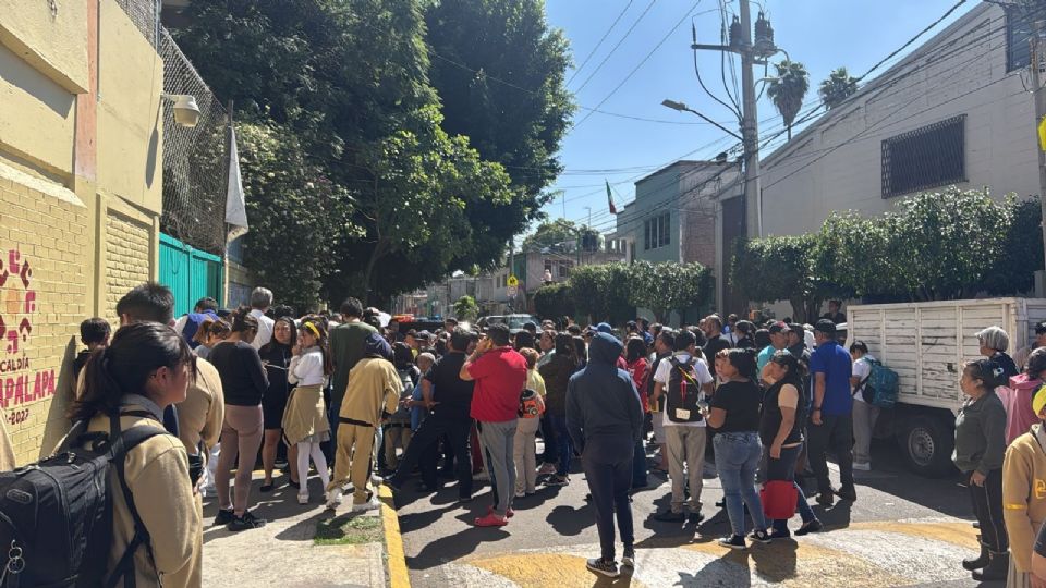 Un estudiante que tenía un padecimiento cardiaco, falleció en una escuela secundaria de Iztapalapa.