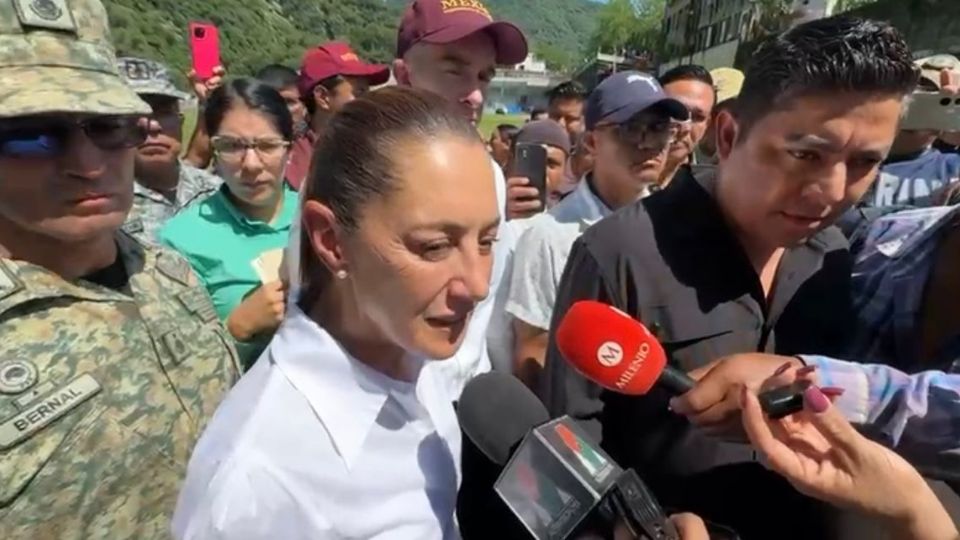 Claudia Sheinbaum, presidenta de México, a su llegada a San Luis Potosí, uno de los estados afectados por las lluvias.