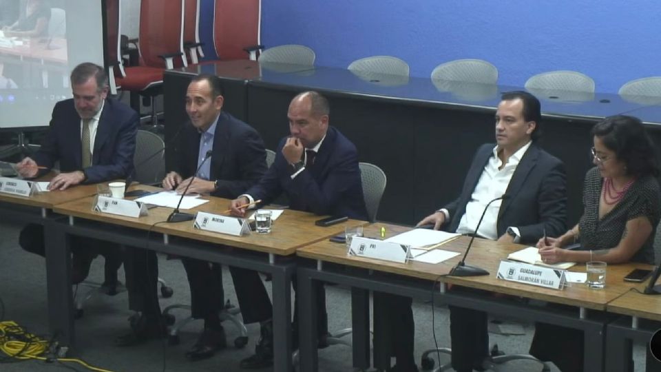 Representantes de partidos políticos asistieron a un foro sobre la reforma electoral, organizado por la UNAM, al cual fueron invitados dirigente de los mismos, los cuales no asistieron.