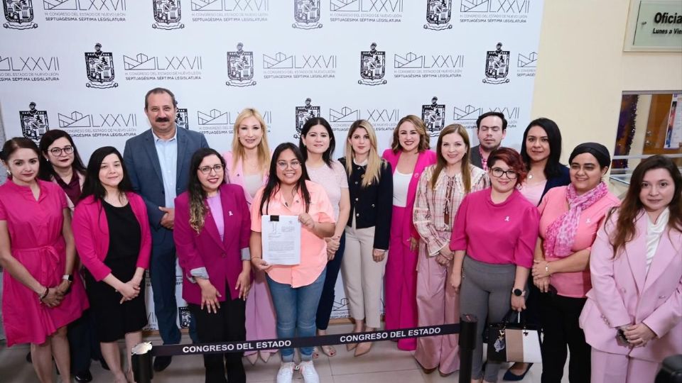 La diputada Marisol González y la secretaria Alma Rosa Marroquín presentaron la iniciativa en el Congreso local.