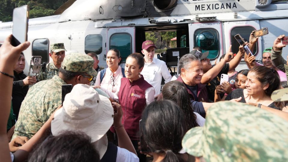La presidenta Claudia Sheinbaum visitó Hidalgo para supervisar la entrega de apoyos a los damnificados por las lluvias.