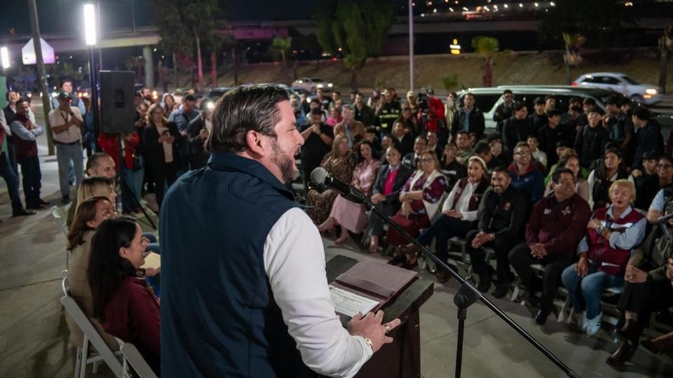Ismael Burgueño, presidente municipal de Tijuana, inaugura el primer “Sendero Seguro”.