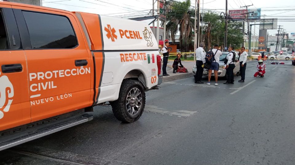 Autoridades de Guadalupe acordonaron la zona tras el fatal atropello de un ciclista en el cruce de Las Américas y Miguel Alemán.
