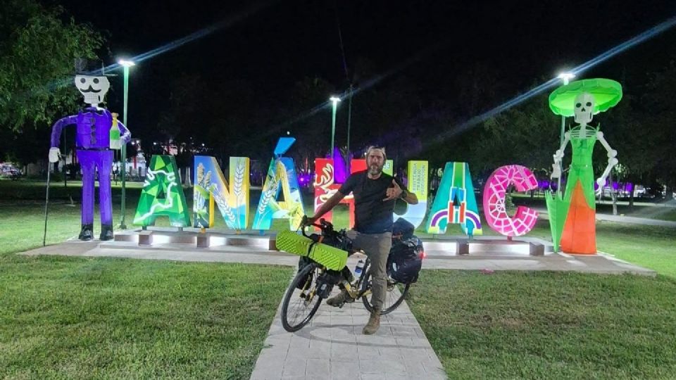 Álvaro Varela completó la “Ruta del Fénix”, recorriendo 4,700 km en bicicleta desde Canadá hasta Monterrey como parte de su proceso de recuperación emocional.