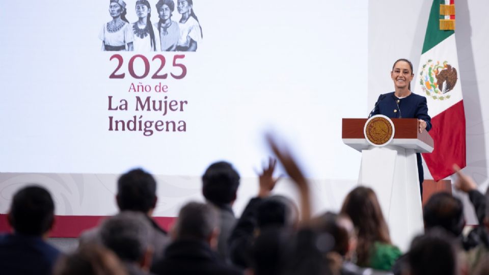 La titular del Ejecutivo federal exhibió que los panistas llevaron a cabo su relanzamiento en el mismo lugar donde fue fundado.