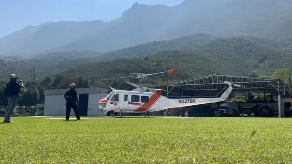 Elementos de Protección Civil y Rescate 911 realizaron un operativo por aire y tierra para auxiliar al hombre que cayó mientras escalaba en el Pico UDEM, en San Pedro.