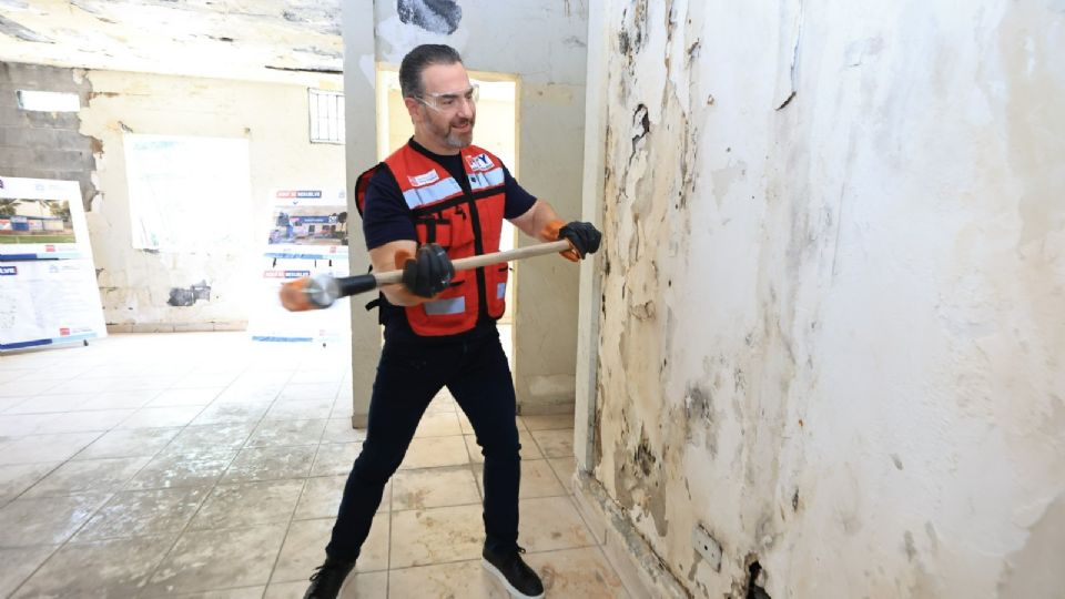 El alcalde Adrián de la Garza Santos y Gaby Oyervides González dieron inicio a la rehabilitación simultánea de tres Centros DIF en Monterrey.