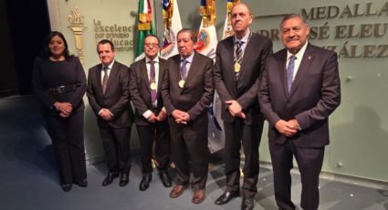 UANL entrega medalla 'Dr. José Eleuterio González'