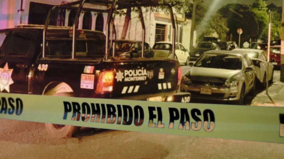 Elementos ministeriales y peritos de la Fiscalía acordonaron la zona del ataque en la Colonia Real de Cumbres, donde un joven fue ejecutado a balazos.