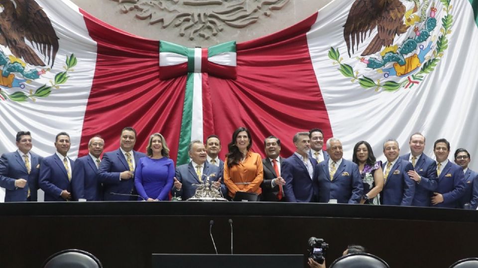 La presidenta de San Lázaro, Kenia López les dio la bienvenida.