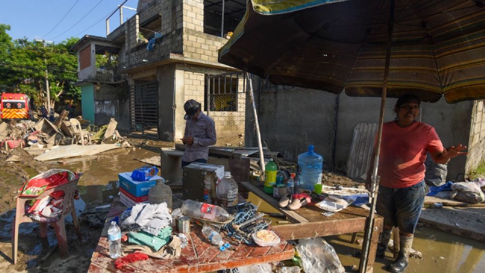 Las diferentes dependencias del gobierno trabajan en el restablecimiento de los servicios.