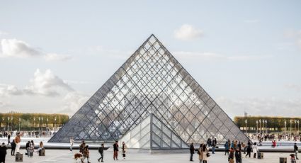 Museo de Louvre; usuarios de Reddit aseguran que el recinto se encuentra vacío tras robo