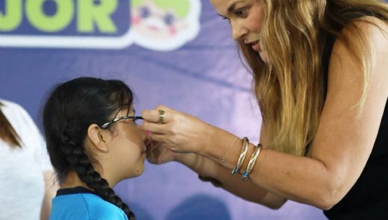 Lleva Cecilia Patrón campaña de lentes gratuitos a estudiantes de educación básica en Mérida.