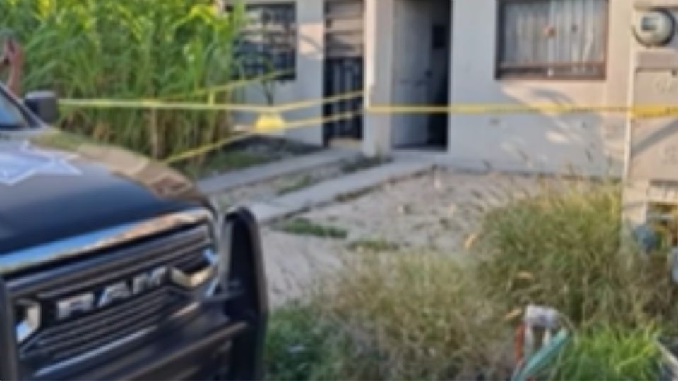Autoridades investigan el homicidio de un hombre hallado con heridas de arma blanca en una vivienda de la colonia Valle de Santa Elena, en Zuazua.