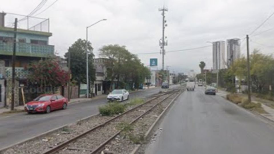 El cuerpo de un hombre con huellas de tortura fue abandonado en calles de la colonia Industrial en Monterrey; autoridades investigan el caso.