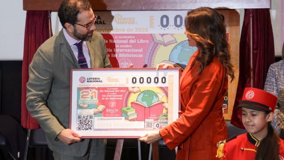 Olivia Salomón, directora general de Lotería Nacional, resaltó que defender las bibliotecas y promover la lectura es una decisión de transformación nacional.