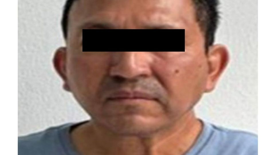 Su captura se logró con base en denuncias de personas que señalaron que Julio César F.T. operaba en calles de la colonia San Bartolo Atepehuacan.