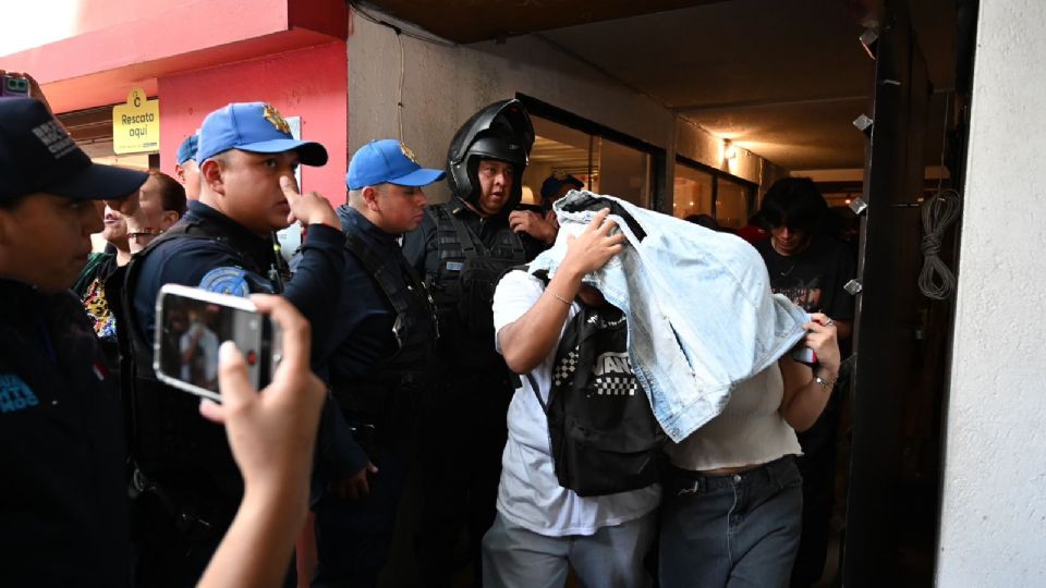 La intervención se derivó de una denuncia ciudadana que alertó sobre el ingreso masivo de jóvenes.