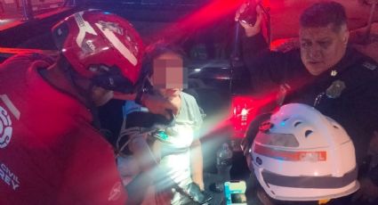 Policías y rescatistas salvan a mujer de 86 años atrapada en incendio en Monterrey